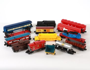 LIONEL TRAIN CAR PRE & POST WAR GROUPING