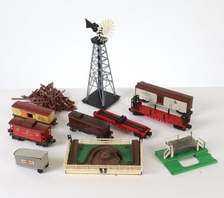 LIONEL TRAIN CARS AND ACCESSORIES