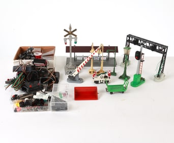 LIONEL MODEL TRAIN ACCESSORIES