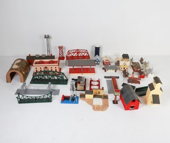 MODEL TRAIN VILLAGE & ACCESSORIES INCL. LIONEL