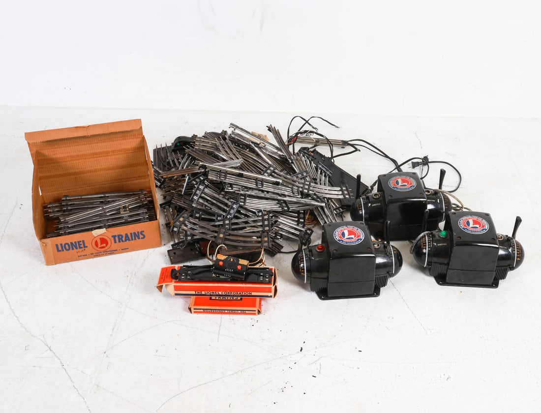 LIONEL TRAIN TRACKS & TRAINMASTERS GROUPING (1 of 8)