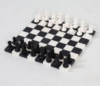CONTEMPORARY ALABASTER CHESS SET