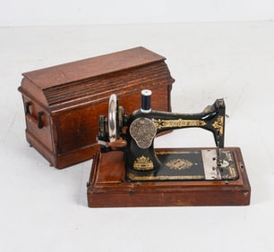ANTIQUE 'SINGER' SEWING MACHINE 19TH C.