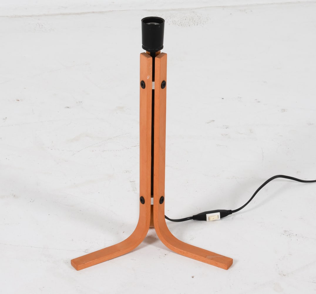 CAPRANI BEECH WOOD TRIPOD TABLE LAMP (1 of 11)