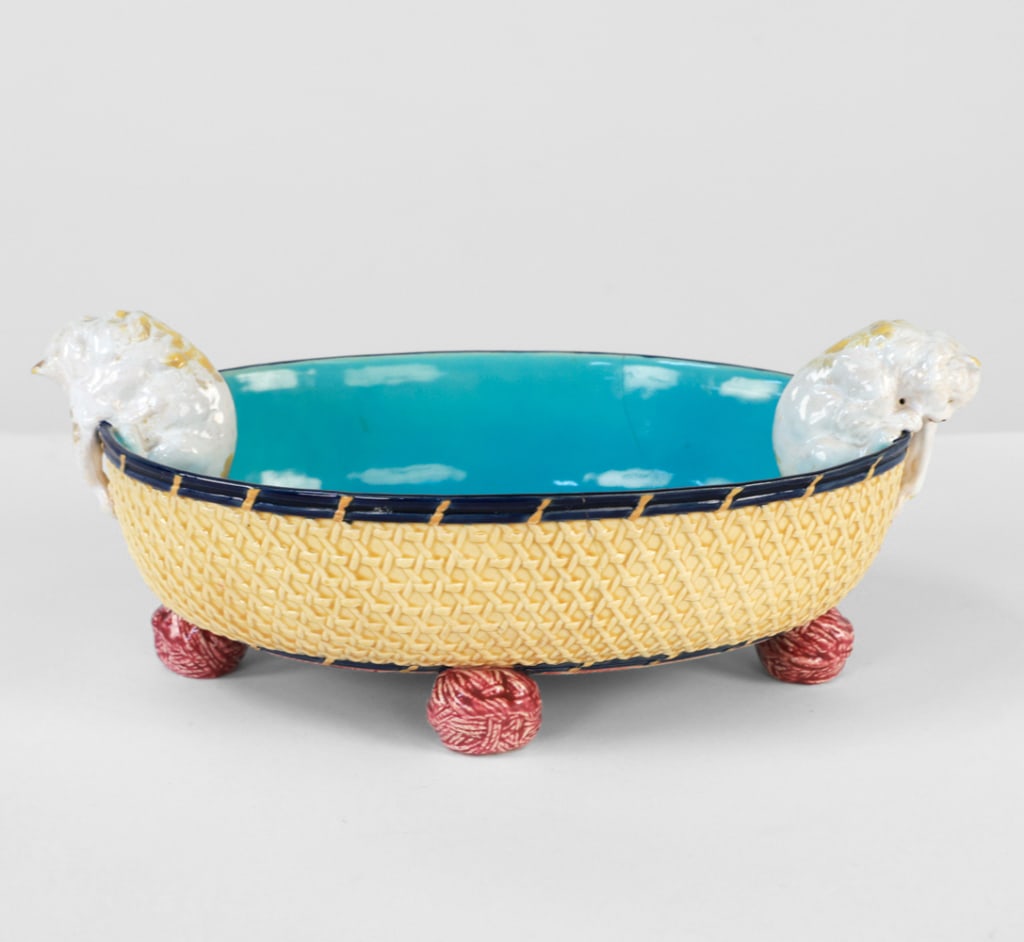 MINTON MAJOLICA BOWL W/ CATS AT PLAY (1 of 13)