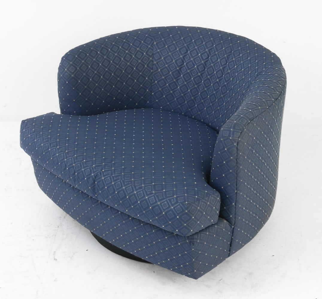 ATTR. SELIG MID-CENTURY SWIVEL CLUB CHAIR: Dimensions: H 23.5"x W 31"x D 30" SH 15" Condition: Minor fraying to stitching. Presents well overall.