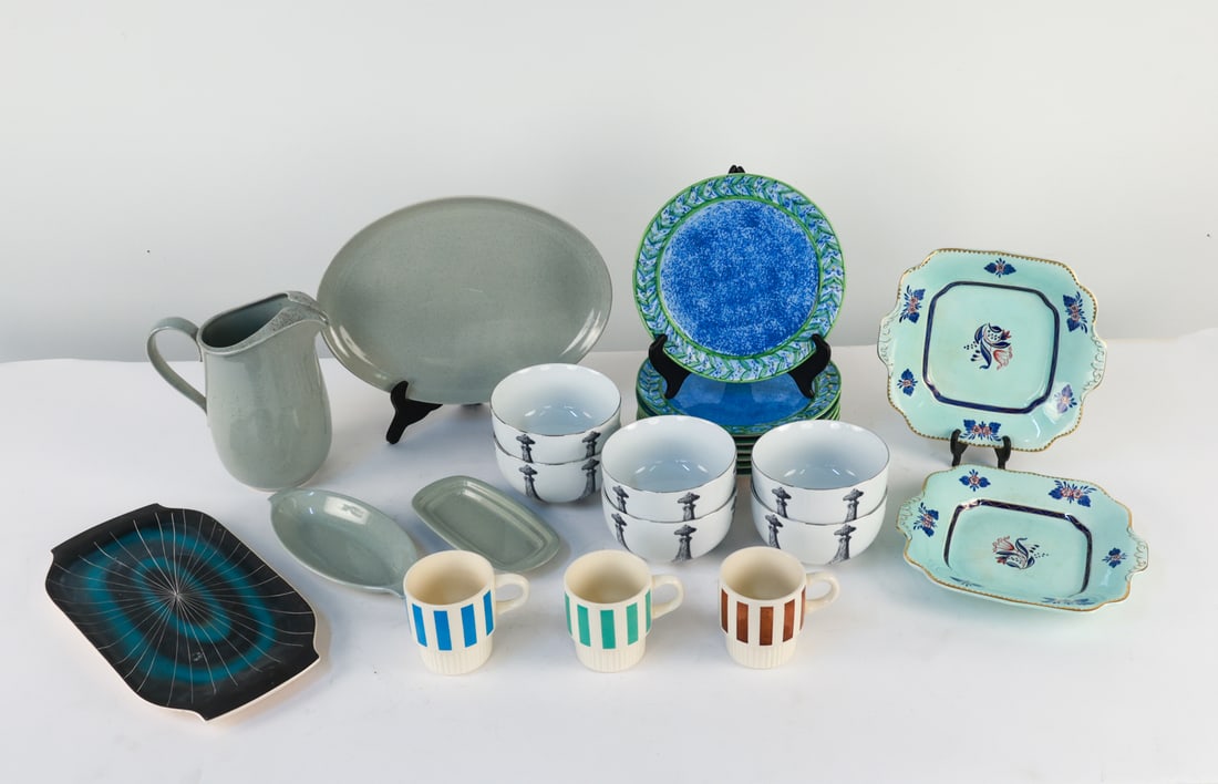 CERAMIC GROUPING INCL. MCCOY & CALYX WARE (1 of 12)
