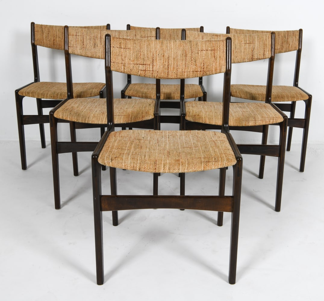 (6) ERIK BUCH DANISH OAK & WOOL DINING CHAIRS: Dimensions: H 32" x W 19" x D 16.5" x SH 18". Condition: Few scuffs and scratches to wood, few rubs. Wear consistent with age and use. DMM096