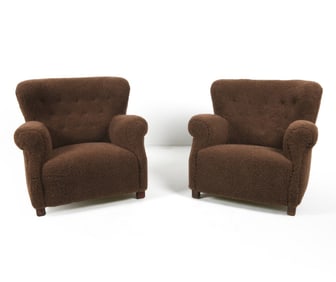 PAIR OF FRITZ HANSEN SHEEPSKIN LOUNGE CHAIRS