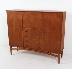 DANISH TEAK SIDEBOARD W/ DRYBAR C. 1950'S