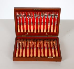 WALKER & HALL SILVER & BONE FISH SERVICE