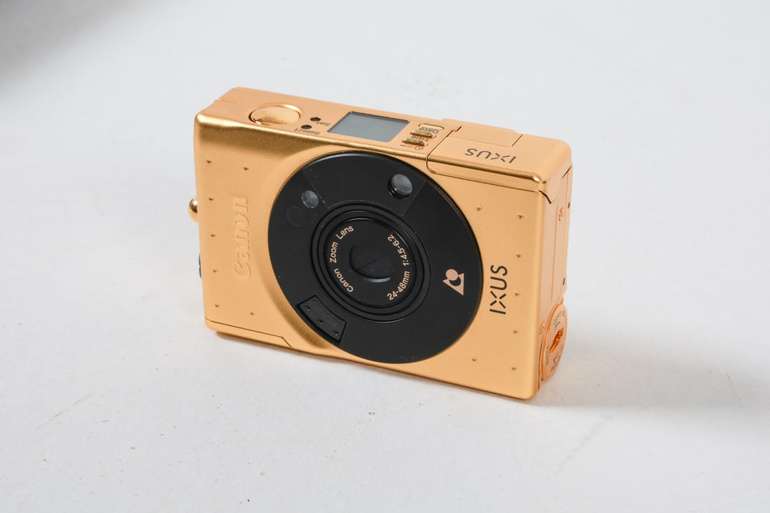 ELPH LIMITED EDITION 18K GOLD CANON CAMERA (1 of 9)
