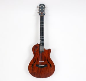 TAYLOR T5Z CLASSIC ACOUSTIC/ELECTRIC GUITAR