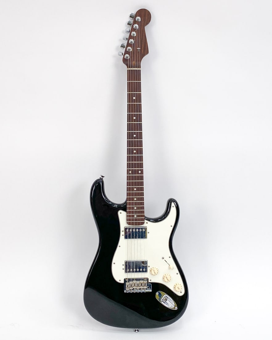 FENDER STRATOCASTER ELECTRIC GUITAR BLACK: Solid rosewood neck, with mother of pearl dot inlays. Black gloss finish on the body. Fender hardware. Condition: Some chips and scratches in the finish. Pickups and knobs are in working condition. G6