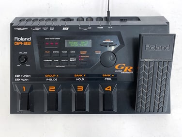 ROLAND GR-33 GUTIAR SYNTHESIZER