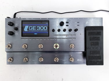 MOOER GE 300 AMP MODELER & MULTI-EFFECTS