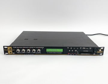 PEAVEY TUBE GUITAR PREAMP & EFFECTS PROCESSOR