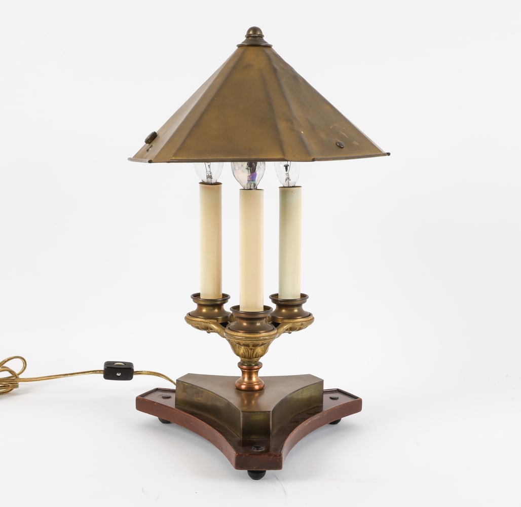 FRENCH STYLE BRASS TABLE LAMP (1 of 16)