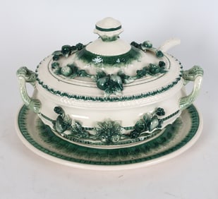 ITALIAN FAIENCE MAJOLICA TUREEN & UNDERPLATE