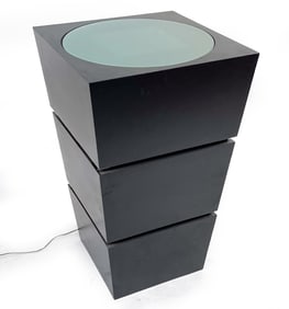 CONTEMPORARY ILLUMINATED DISPLAY PEDESTAL
