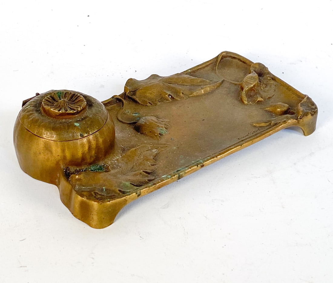 F. CLAESSENS ART NOUVEAU BRONZE INKWELL VIDE POCHE: Signed F. Claessens. Dimensions: H 1.5" x W 6.5" x D 3.5" Condition: Missing inkwell insert. Patination, a few spots of verdigris/oxidation.