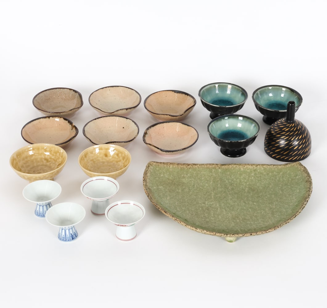 JAPANESE CERAMIC DISH GROUPING (1 of 7)