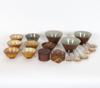 JAPANESE CERAMIC GROUPING