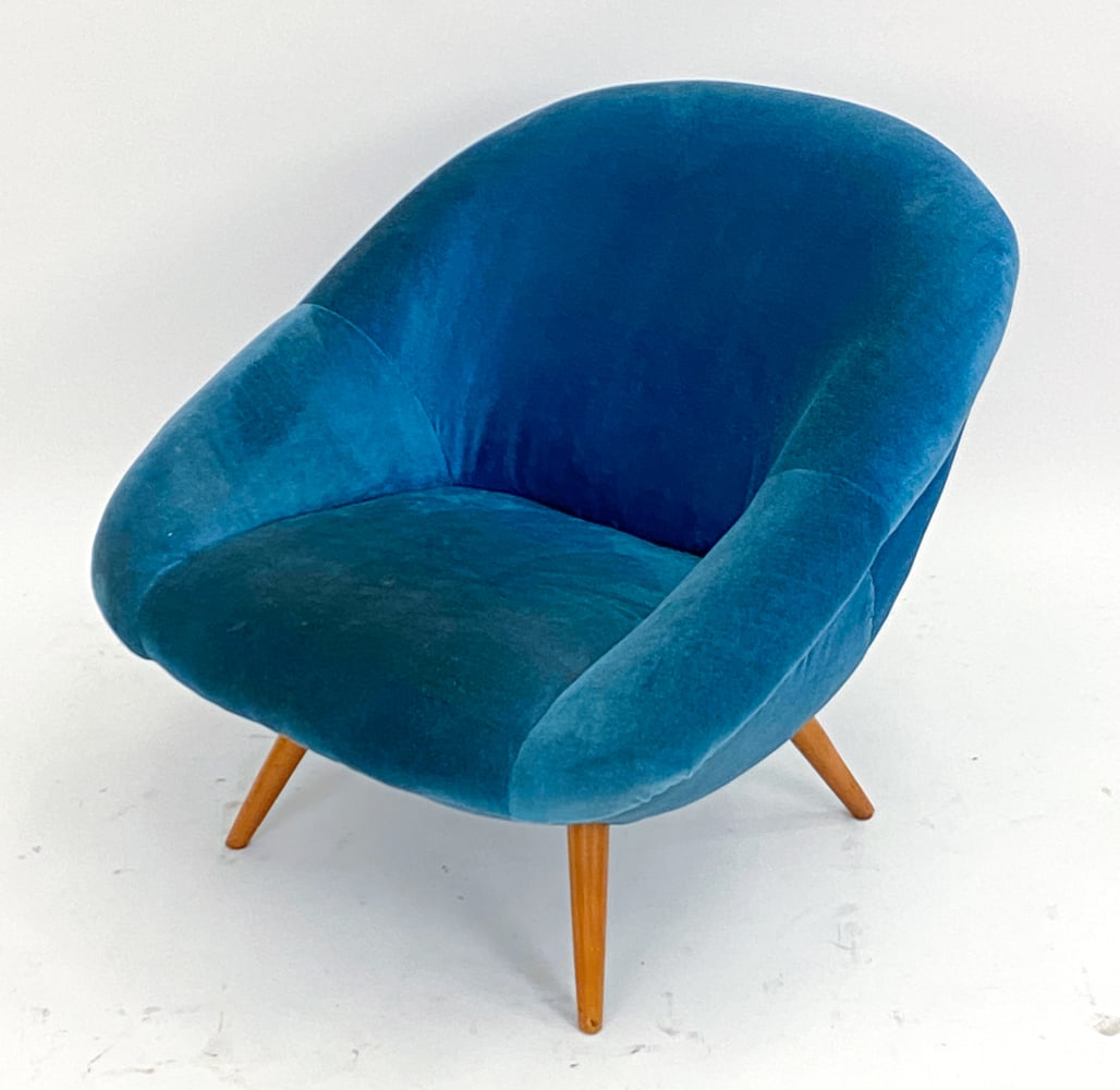 GERMAN FITZ NETH STYLE MOHAIR COCKTAIL CHAIR: C.1960'S Dimensions: H 27"x W 30"x D 25" Seat height 14" Condition: Minor scuffs on legs. Minor discoloration to upholstery. Wear consistent with age and use. PK105