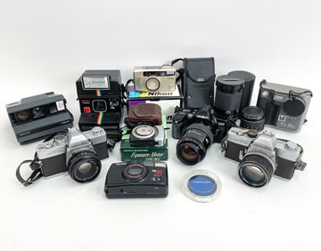 GROUPING OF VINTAGE CAMERAS