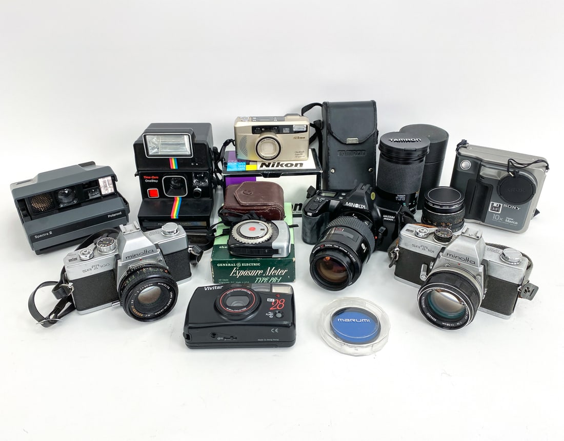 GROUPING OF VINTAGE CAMERAS (1 of 20)