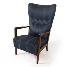ATTR. FRITZ HANSEN DANISH WINGBACK LOUNGE CHAIR