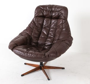 H. W. KLEIN DANISH LEATHER SWIVEL 'EGG' CHAIR