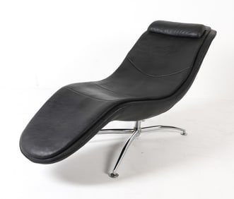 MANNER OF DE SEDE LEATHER CHAISE LOUNGE CHAIR