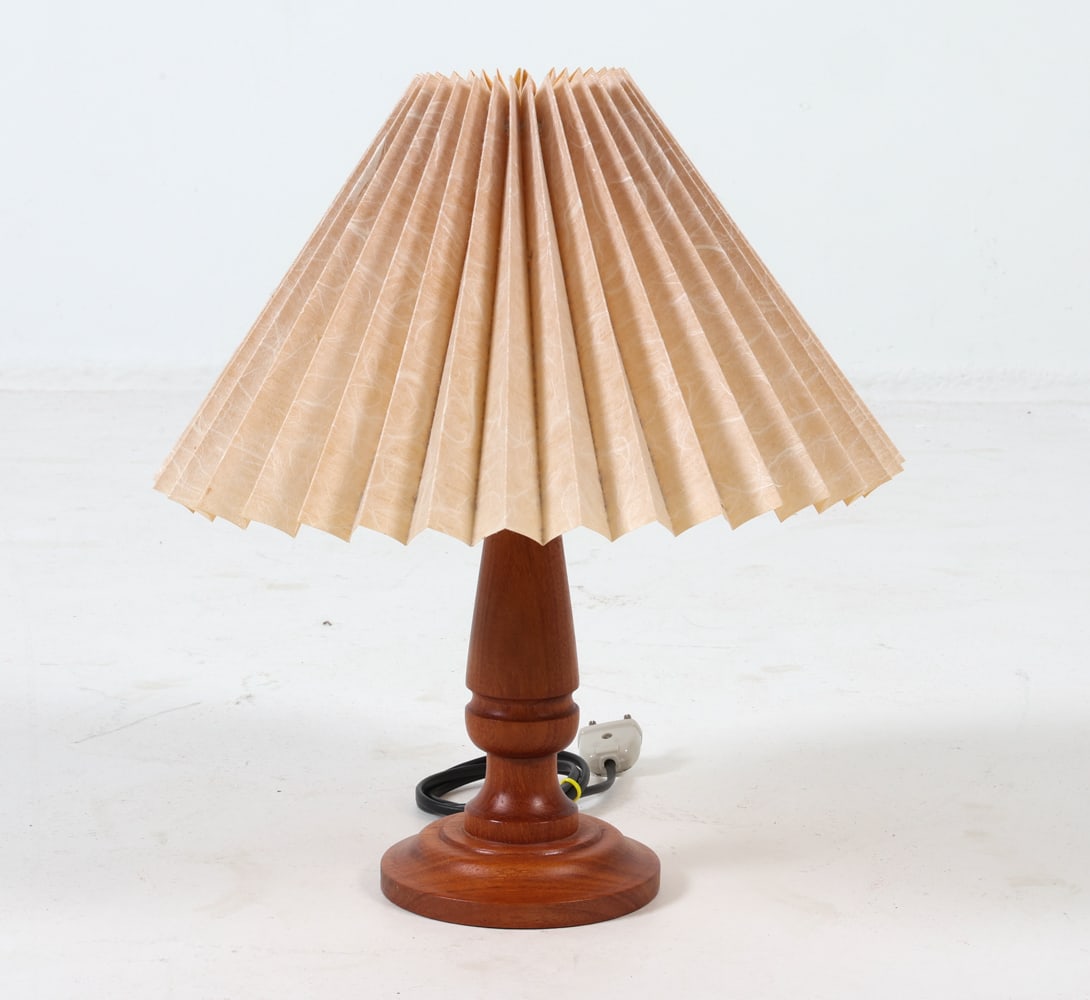 DANISH TURNED TEAK TABLE LAMP C. 1960S (1 of 12)