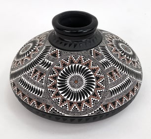 MARVIN BLACKMORE NAVAJO POTTERY ETCHED VASE
