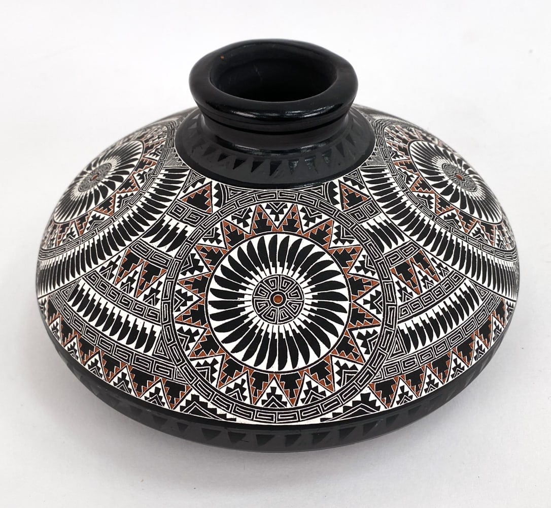 MARVIN BLACKMORE NAVAJO POTTERY ETCHED VASE (1 of 10)