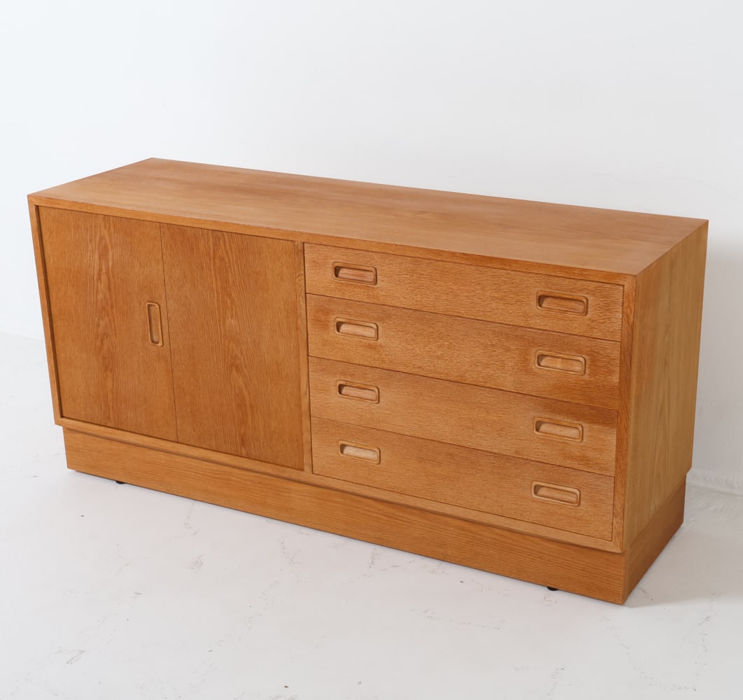 POUL HUNDEVAD DANISH OAK SIDEBOARD C. 1960S (1 of 14)