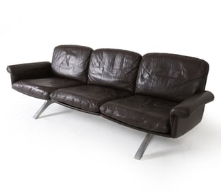 DE SEDE DS31 BROWN LEATHER SOFA C. 1970S