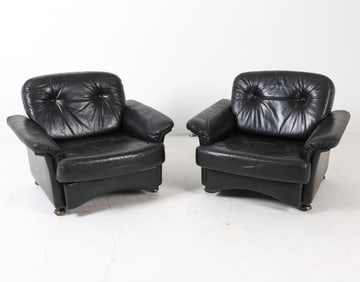 TUFTED LEATHER LOUNGE CHAIRS C. 1970S