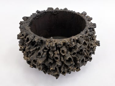 JAMES BEARDEN FOOTED ROUND PLANTER C. 2017
