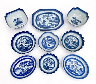 CHINESE BLUE & WHITE PORCELAIN CHARGERS & BOWLS