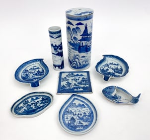 GROUPING OF CHINESE BLUE & WHITE PORCELAIN