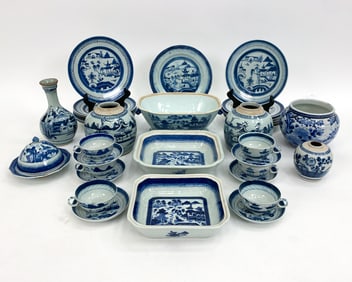 GROUPING OF CHINESE BLUE & WHITE PORCELAIN