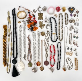 GROUPING OF COSTUME JEWELRY