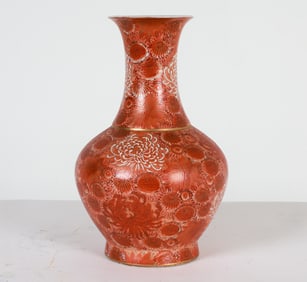 JAPANESE KUTANI PORCELAIN VASE 20TH C.