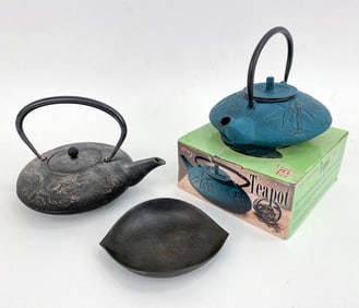 JAPANESE CAST IRON GROUPING INCL. TEAPOTS ETC.