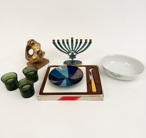 MID-CENTURY DECORATIVE GROUPING