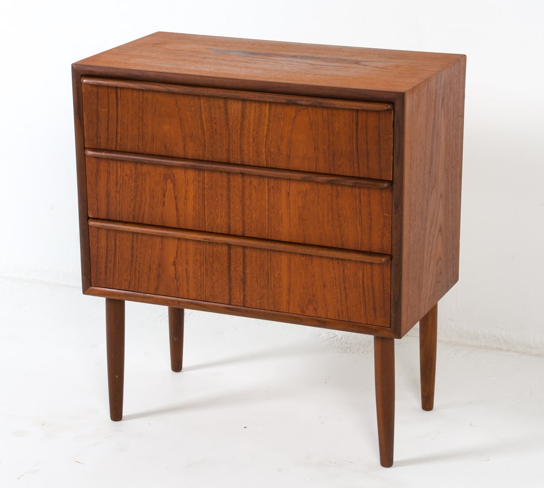 MID-CENTURY DANISH TEAK CHEST OF DRAWERS C. 1960S: Danish design. Dimensions: H 24"x W 21.5"x D 12" Condition: Drawer pulls have moderate nicks and dings. Surface shows scattered scuffs. Wear consistent with age and use. A043