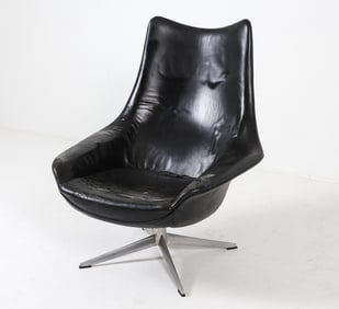 HW KLEIN STYLE DANISH LEATHER 'EGG' CHAIR C. 1960S