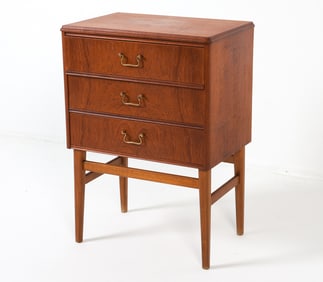 MID-CENTURY DANISH TEAK NIGHTSTAND CHEST